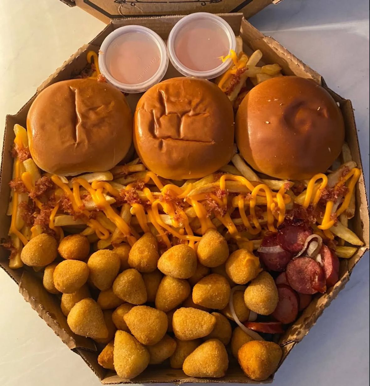 Combo Triplo da casa - 3 Burgões + Batata Especial 500g + Salgadinhos + 1 Refri 2L